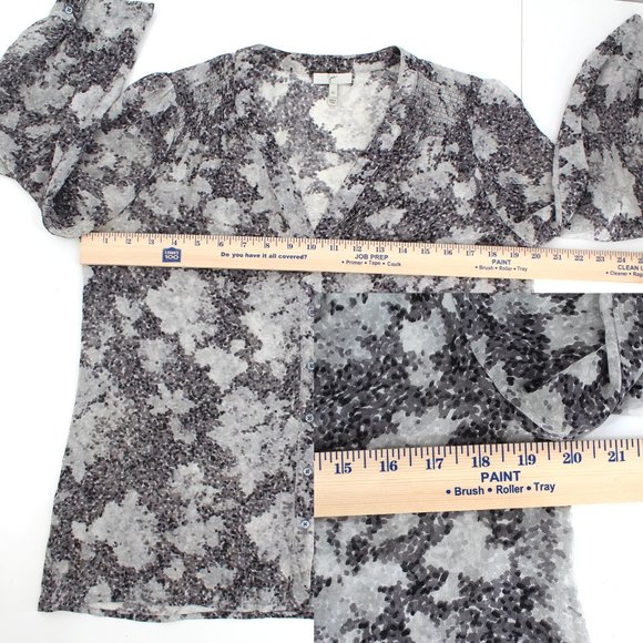 Joie Silk Blouse XS Gray White Floral Semi Sheer V Neck Puff Sleeve 34 Sleeve - Picture 10 of 12